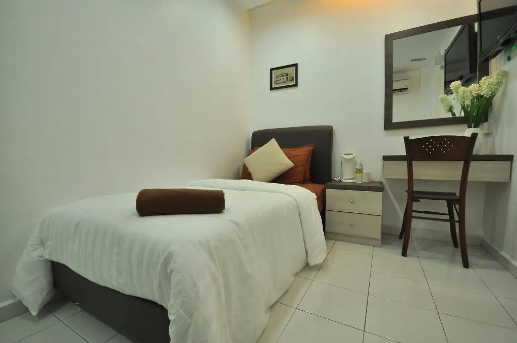 White Hotel Malacca 2*,